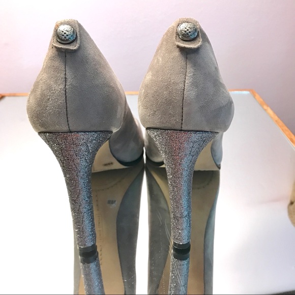 (SOLD) Vince Camuto 4” 8+1/2 Grey Suede w/ Box - Picture 5 of 11